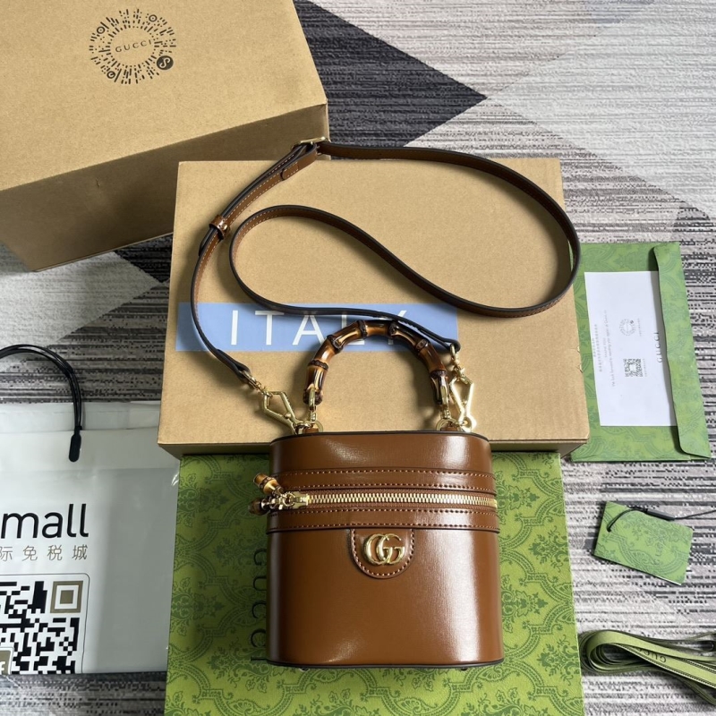 G*u*i cosmetic bags